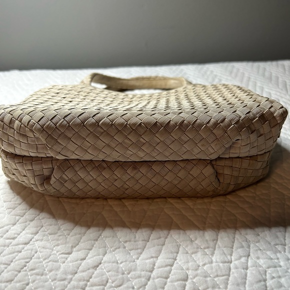 Sams Fifth Avenue woven to handle purse tan in color has pocket in the inside - Picture 2 of 9